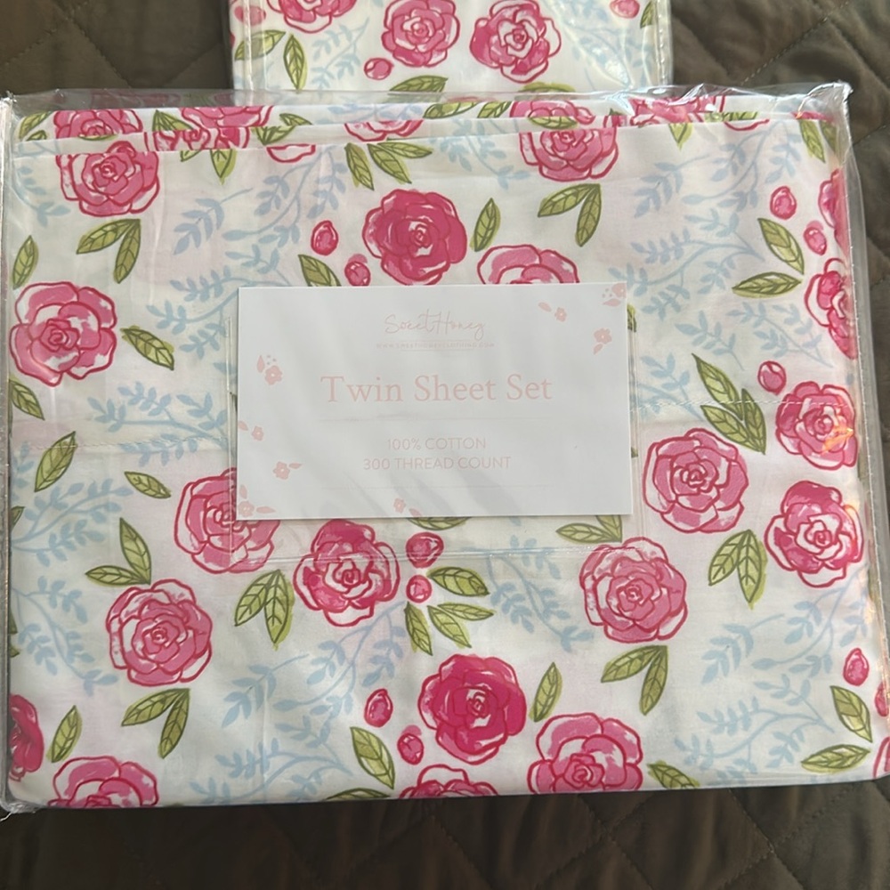 Sweet Honey Floral Twin Sheet Set with Pillowcase - Picture 2 of 5
